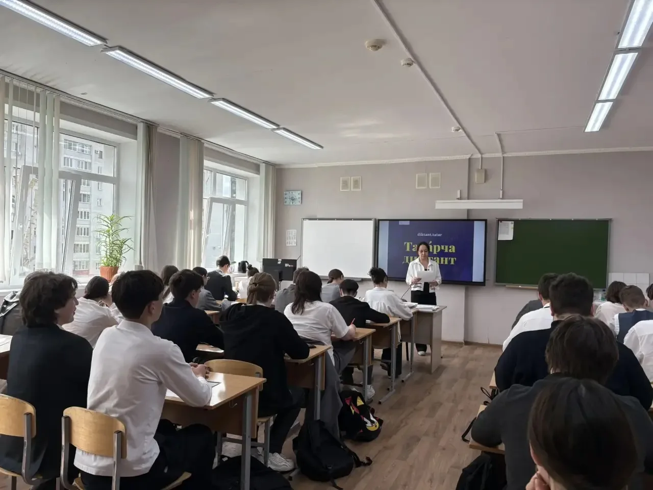 ✍🏻25 апрель көнне безнең гимназиябездә, дөньяның күп кенә мәйданчыкларындагы кебек үк, «Татарча дикт