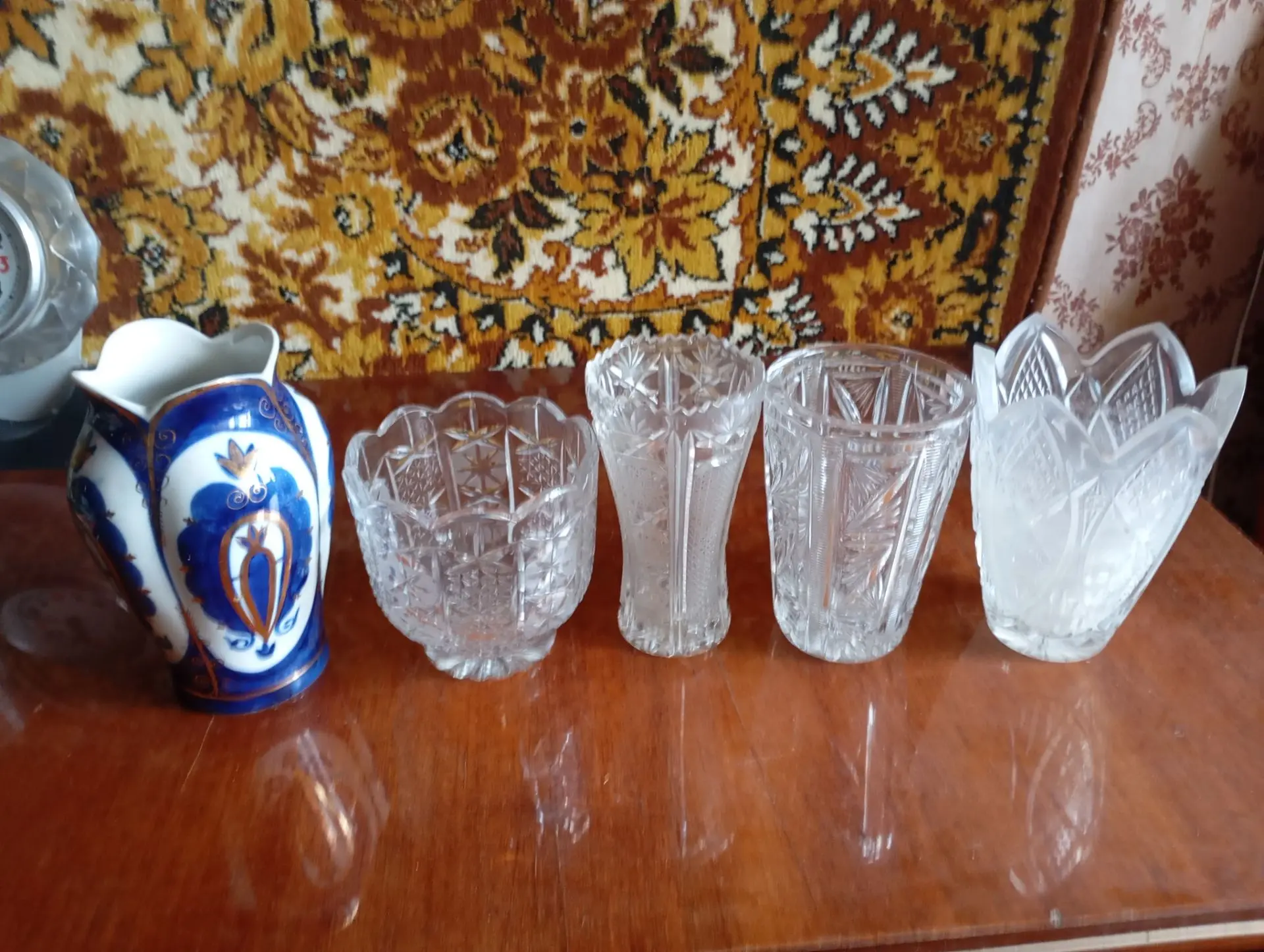 Вазы хрусталь по 500р. Тел.89197395431