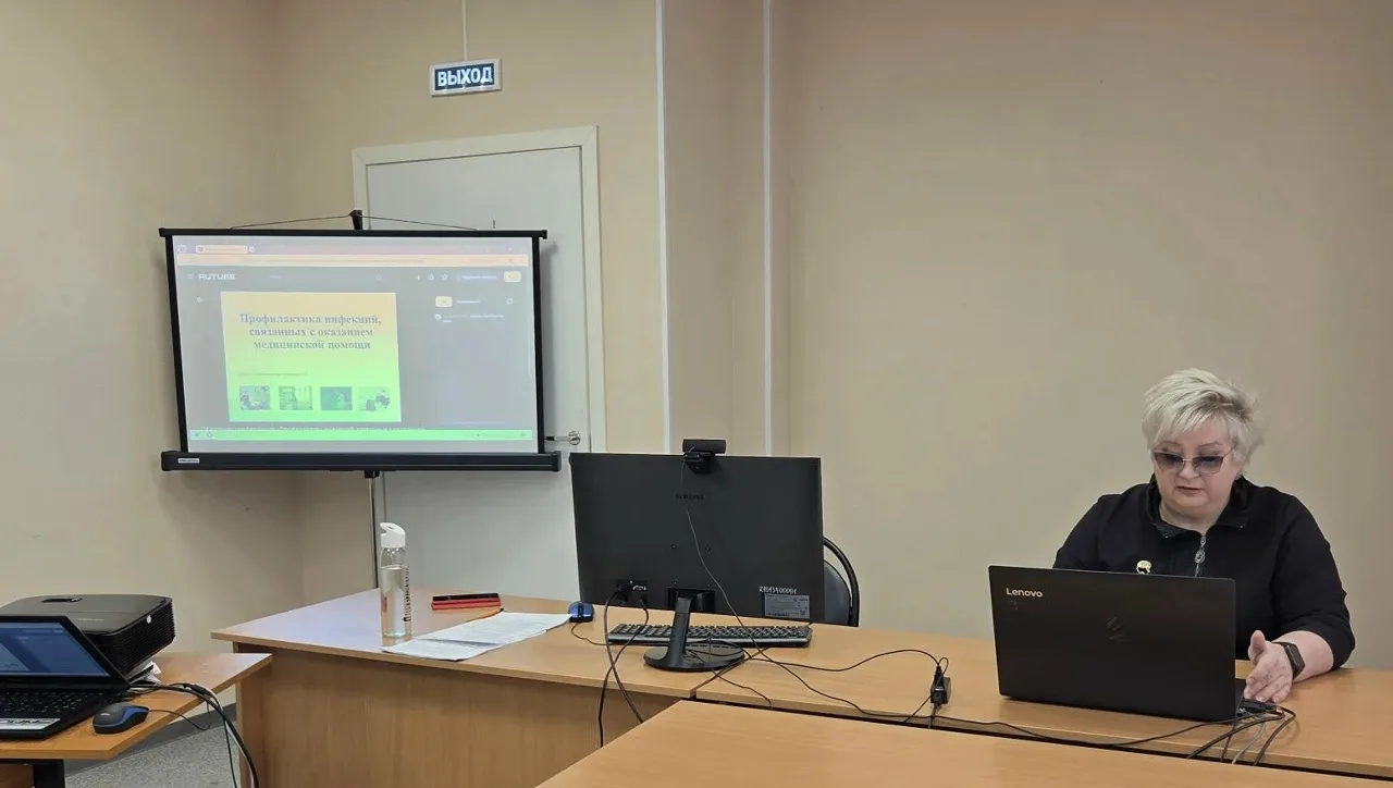 Около 400 специалистов подключились к областной онлайн-конференции по инфекционной безо...