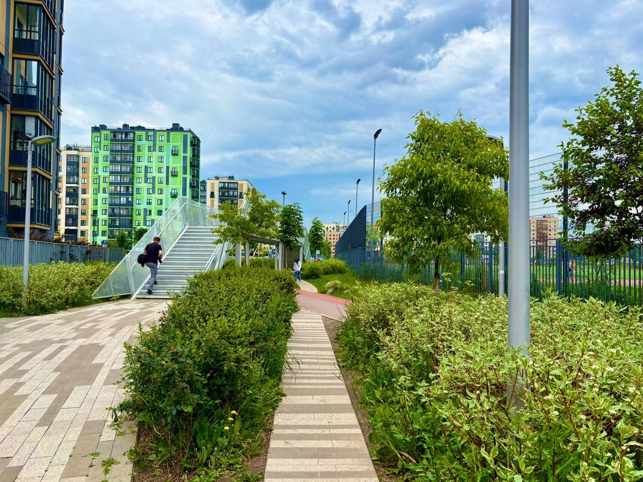 🌳 Гипоаллергенное озеленение в Янино-1 будет появляться  поэтапно.

📢 Группа компаний «Ленстройтре
