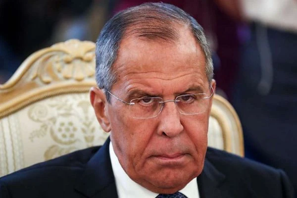 Более чем странно: Японский мининдел принял кивок Лаврова за содержательную беседу