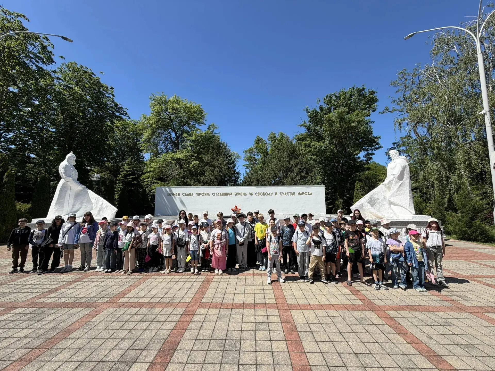 🌟 Второй день в школьном лагере прошёл ярко и с пользой!