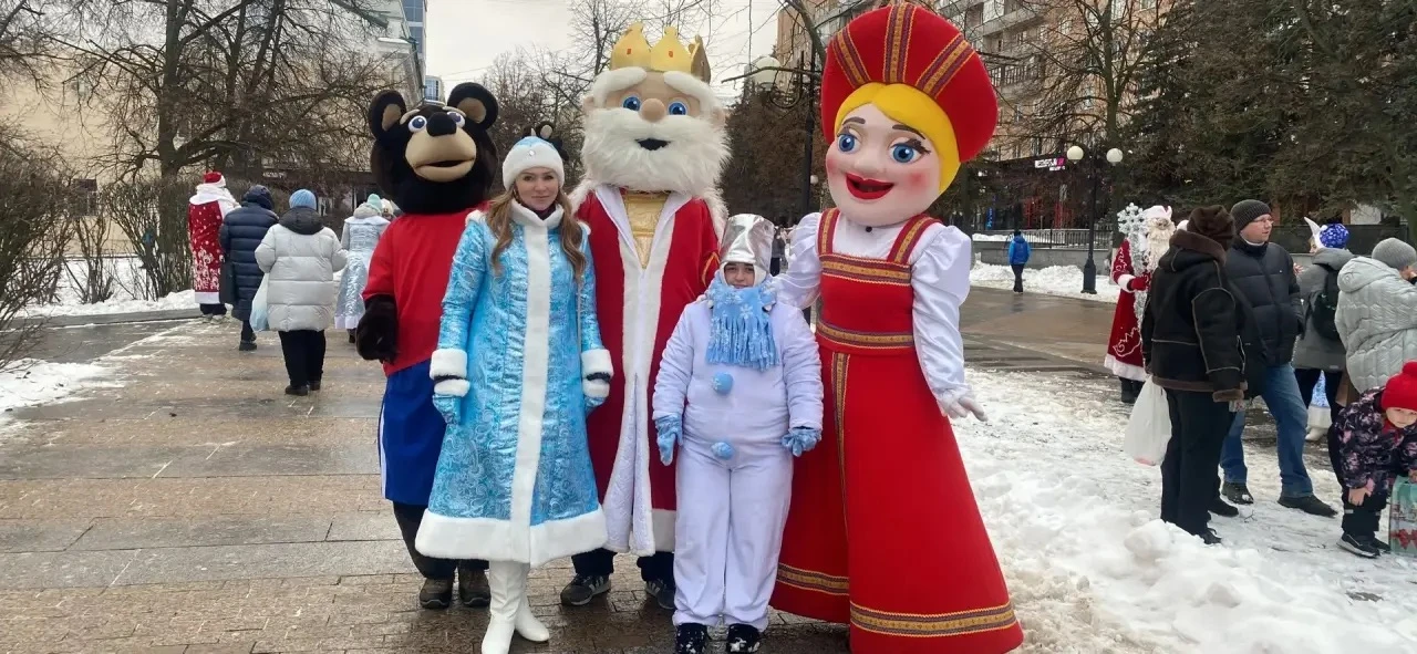 Шествие Дедов Морозов!
🎬17 декабря в нашем городе Пенза стартовала новогодняя кампания и началась о