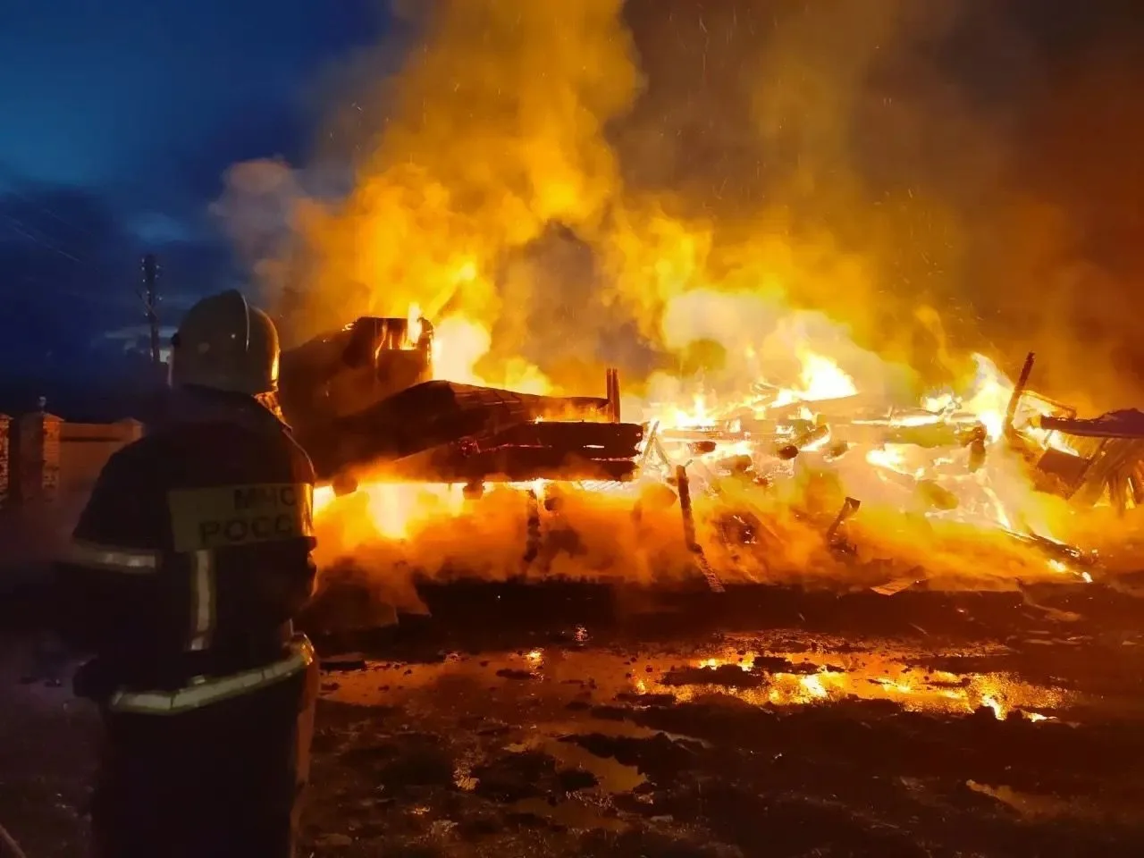 😱В минувшие выходные в поселке Кытлым произошел самый крупный за последние годы пожар: полностью сг