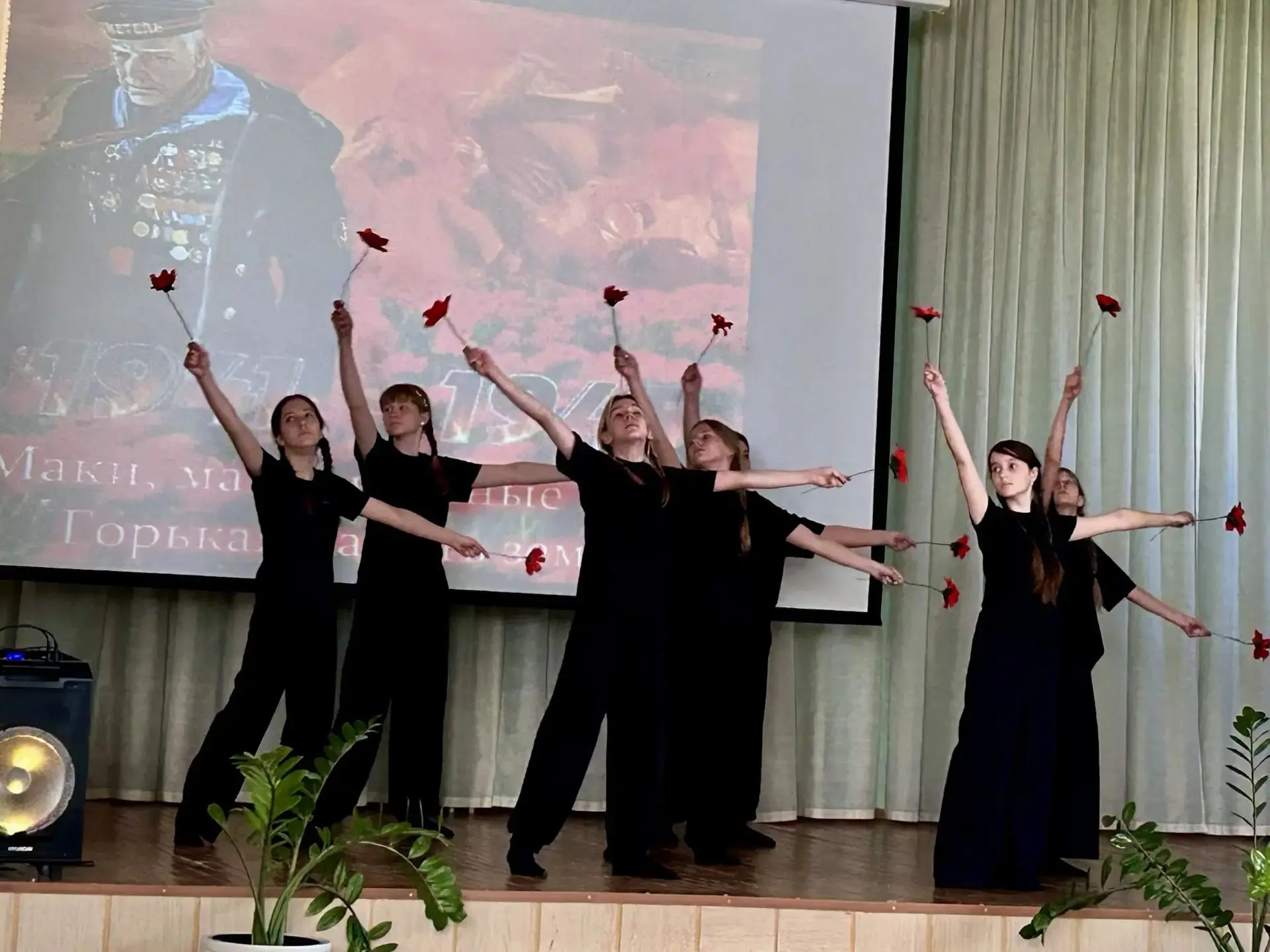 В школе № 51 сегодня открыли музейную комнату, посвященную памяти героев Великой Отечественной войны