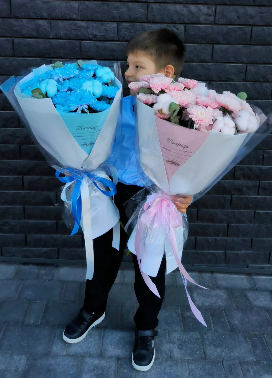 🎒 Успейте выбрать лучший букет к Дню знаний! Предзаказ открыт📝