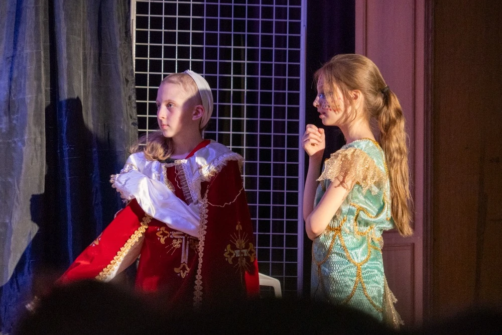 В царстве Йагупопа 🦜   🎭 Сегодня наши юные артисты из школьной театральной студии «ТИМ» перенесли зр