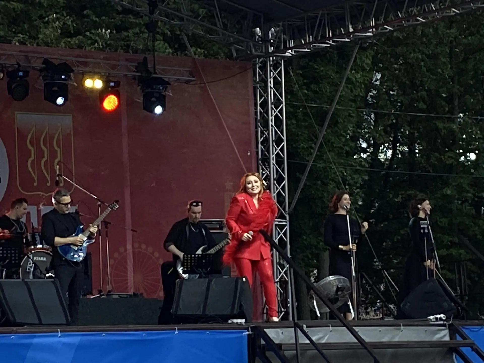 💥Концертная программа началась на площади Ленина