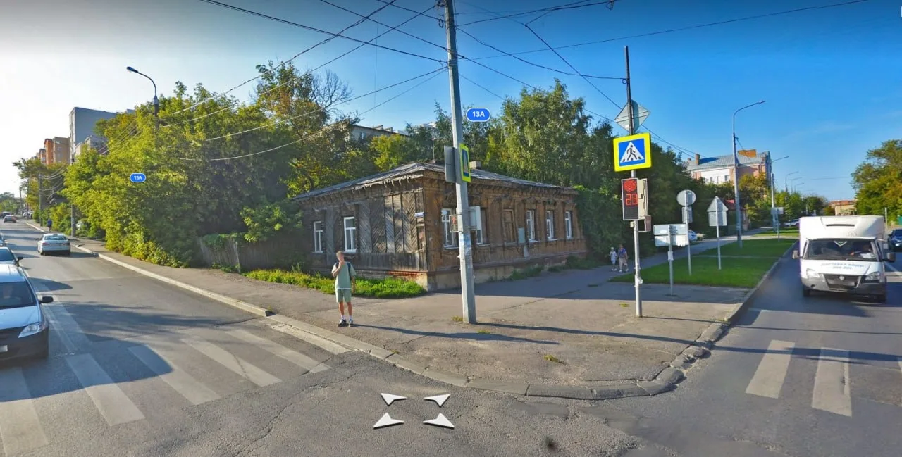 Угол ул.Чкалова, 13а, ул.Гоголя, 15