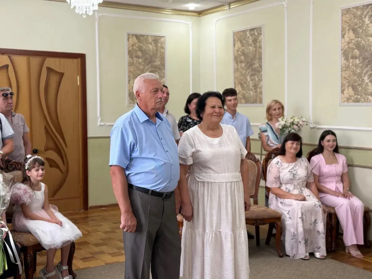 ❤️Полвека вместе: в Батайске супруги отпраздновали золотую свадьбу

В Батайске торжественно отметили