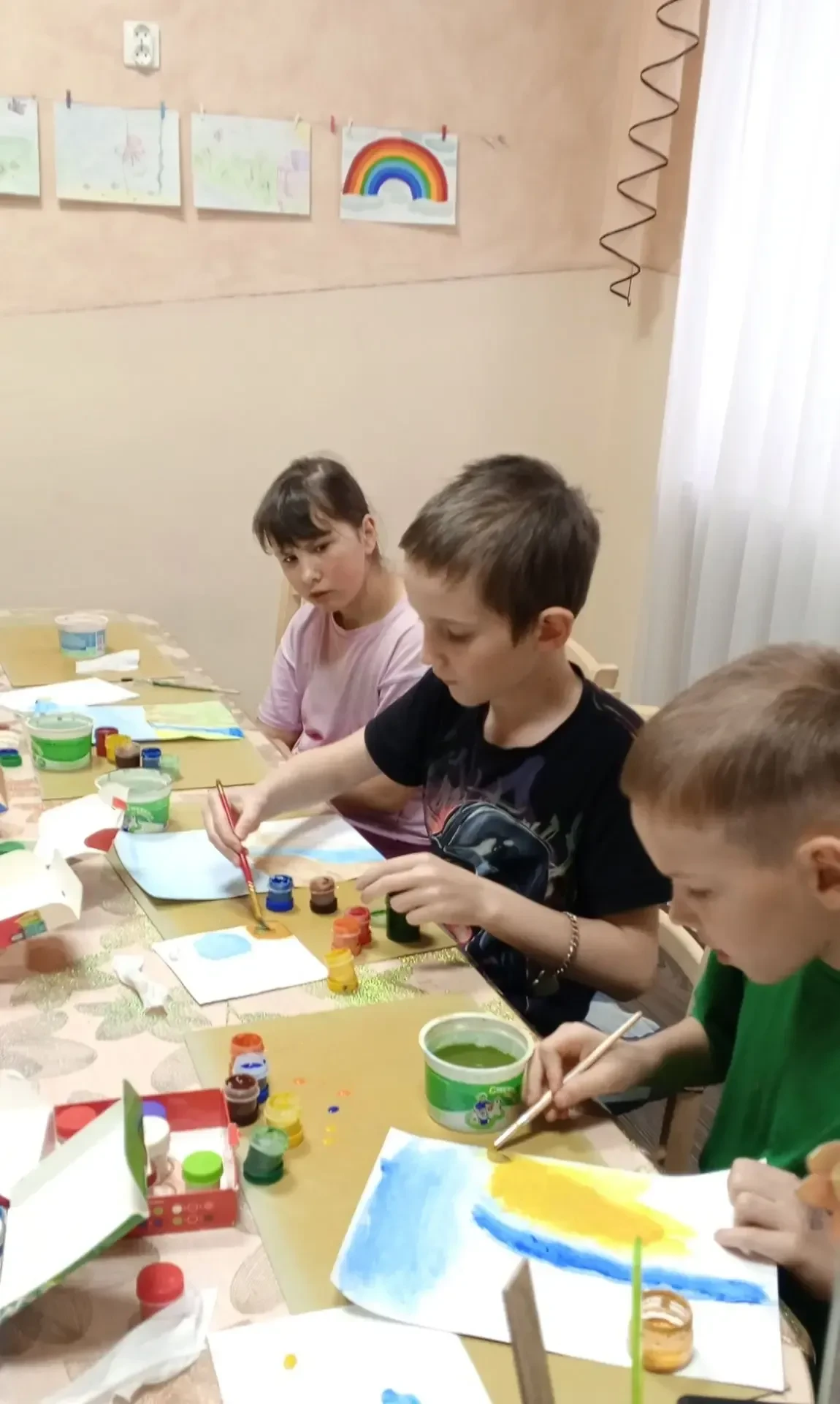 **🍂 Осенний пейзаж: когда кисть танцует под музыку листопада!**
