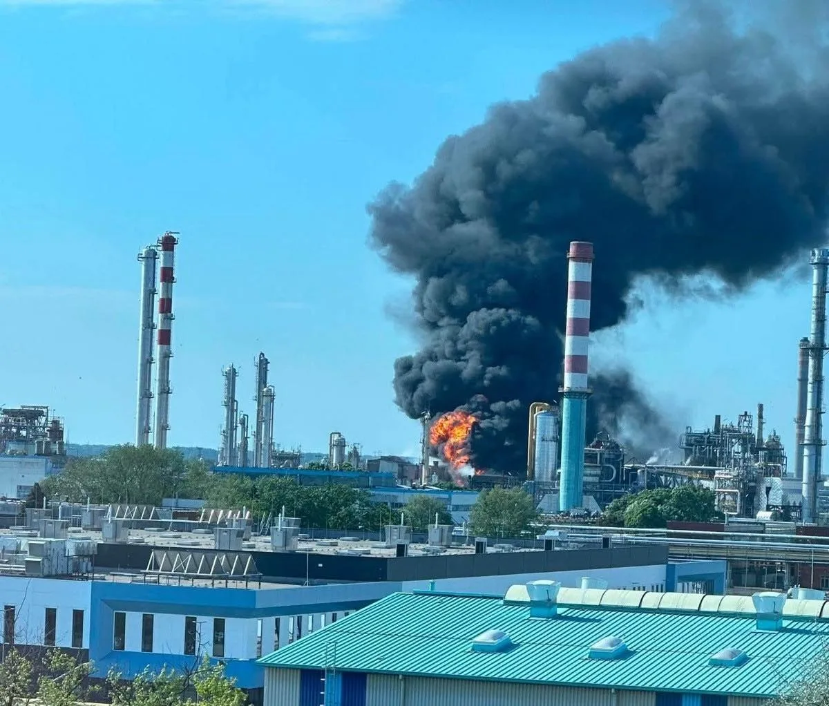 ⚡️ На заводе нефтяной компании MOL в Венгрии произошел взрыв.   Один человек погиб, сообщил премьер-