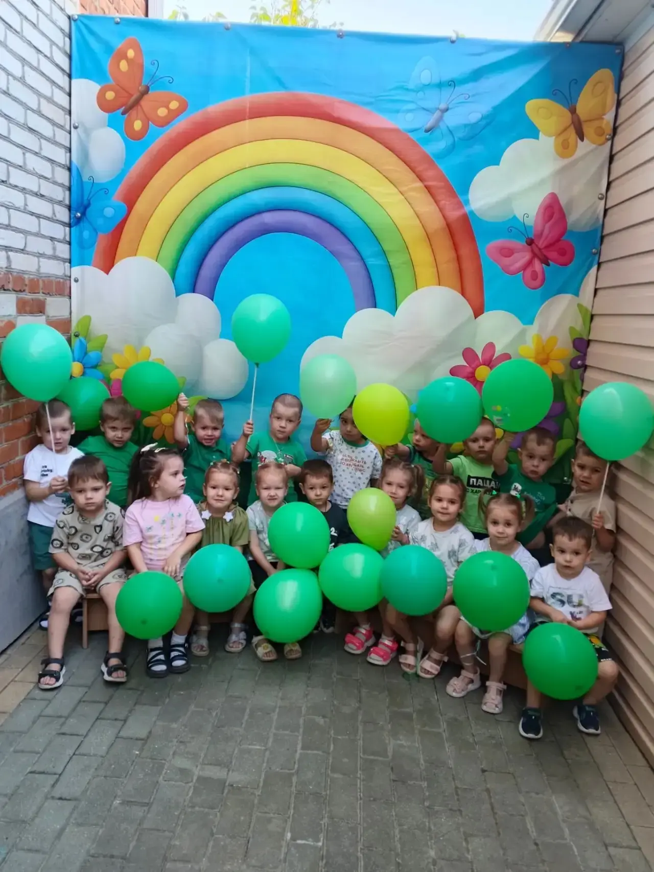 Сегодня ребята второй младшей группы не только хорошо потрудились, но и весело отдохнули💚