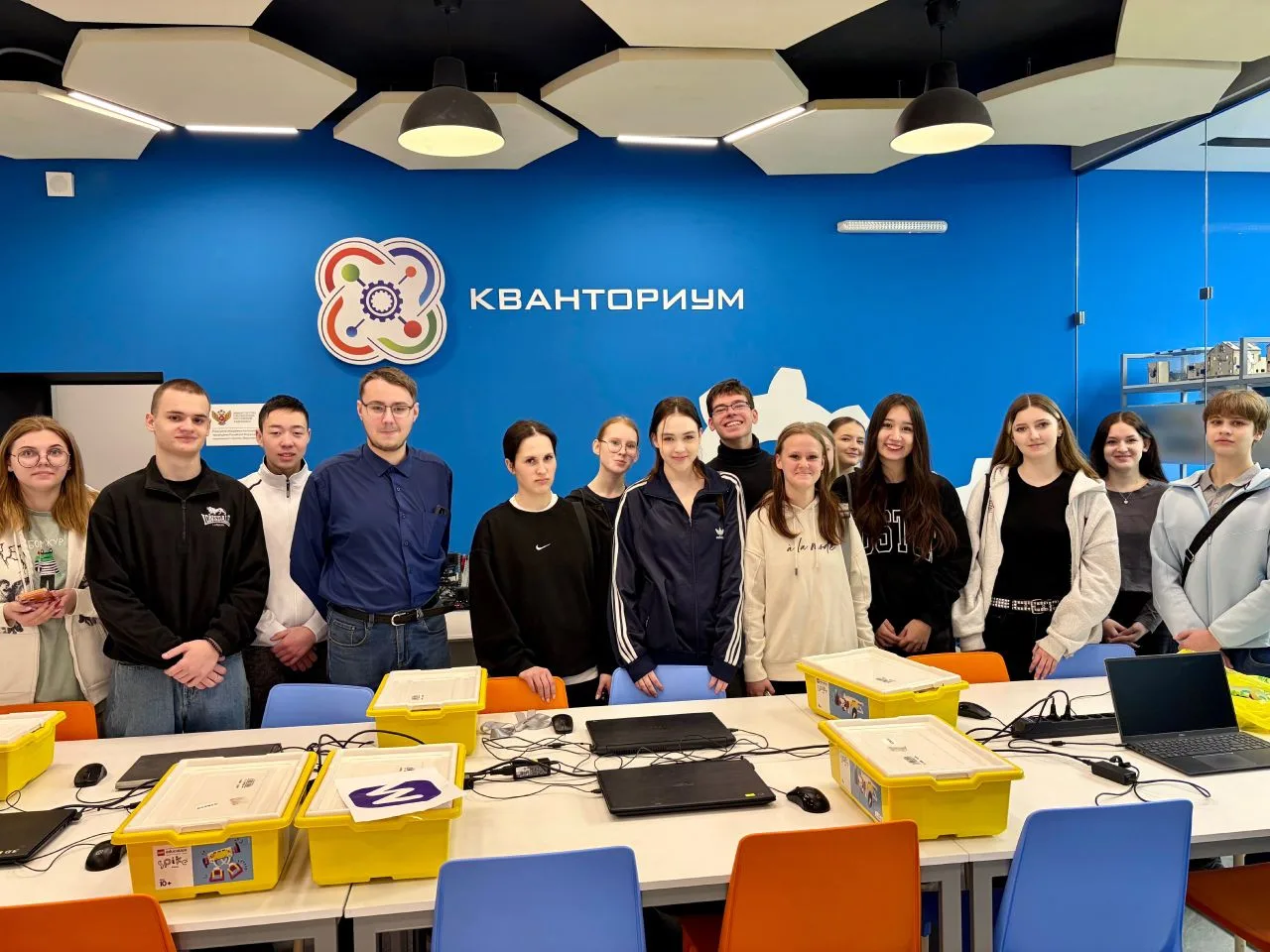 ✨ Студенты колледжа посетили инновационный технопарк.  Студенты групп 9БАС251 и 9Ю251 под руководств