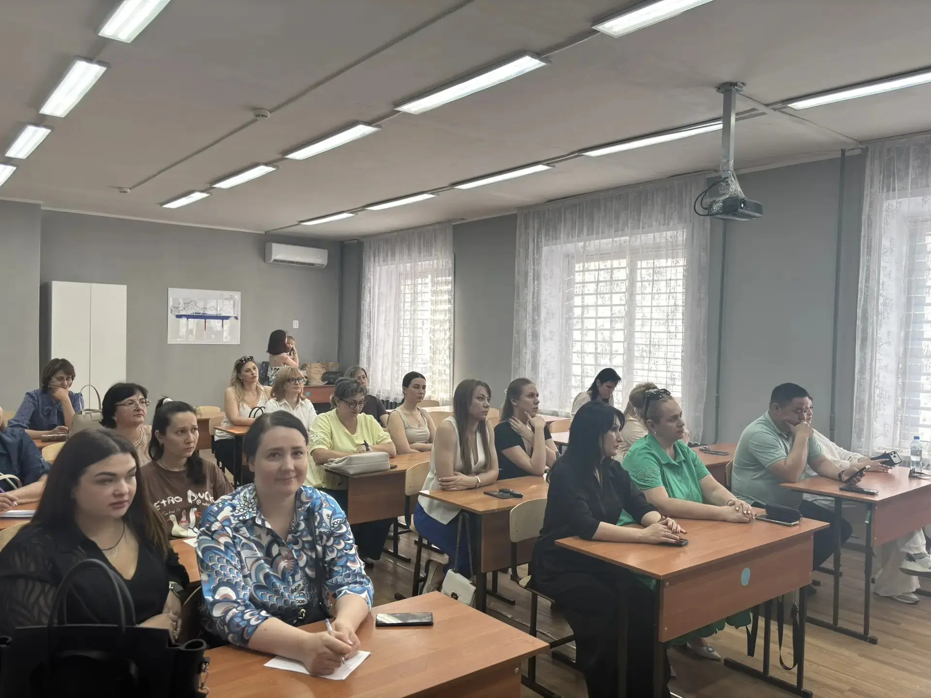 Безопасность прежде всего: как прошло общешкольное родительское собрание о летних каник...