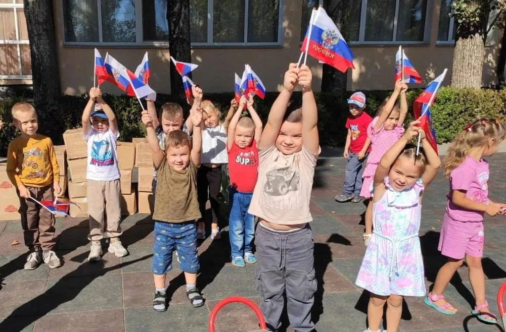 🎁 Бойцы Крымского полка передали сладости и подарки воспитанникам Скадовского детского...