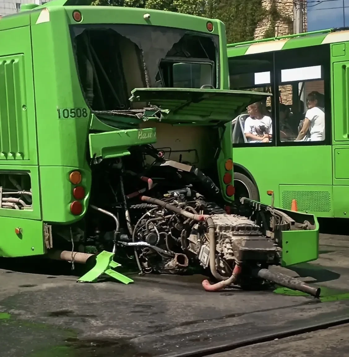 ❌ В минтрансе региона прокомментировали ситуацию с выпавшим двигателем "Волгабаса" в Курске 
 
На ми