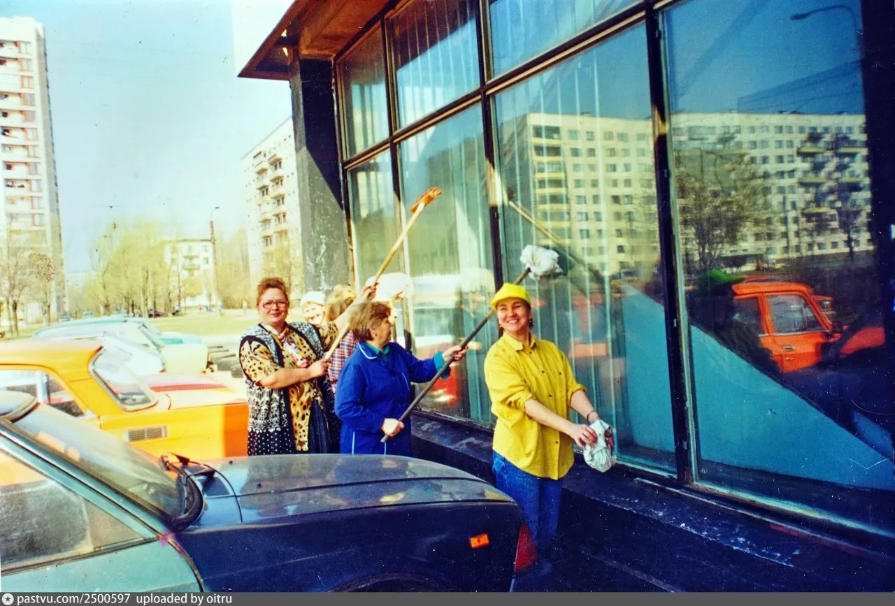 У Совмещённого трамвайно-троллейбусного парка. 1995 год.

Калининский район в МАХ 

💬 Чат Калининск