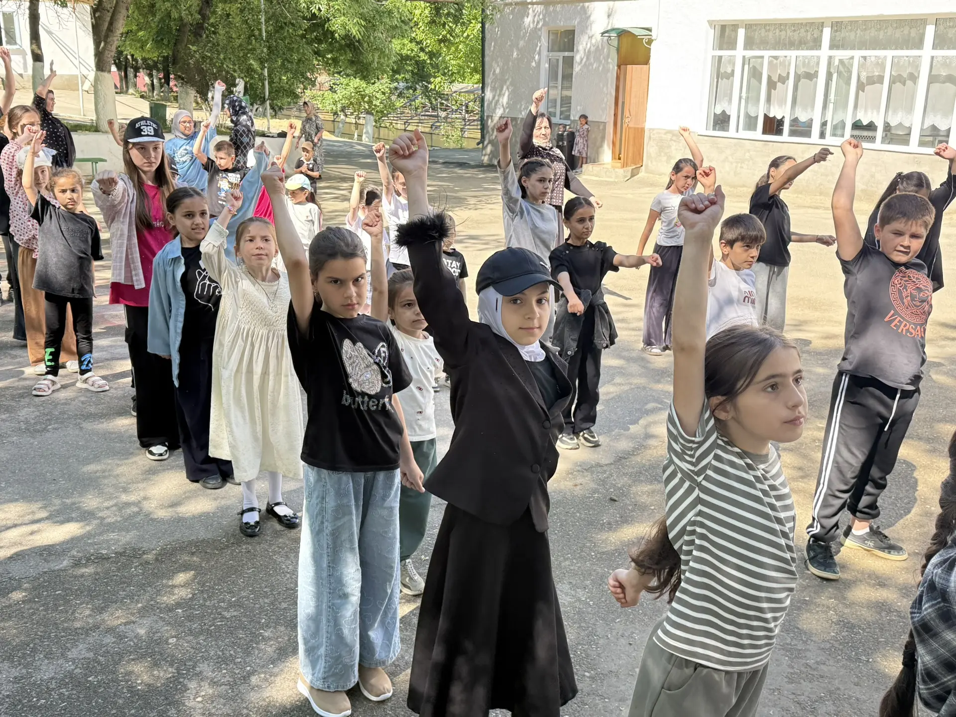 ☀️5 день в лагере «Бахча»: зарядка, настолки и творчество!

Пятый день в лагере «Бахча» начался с ве