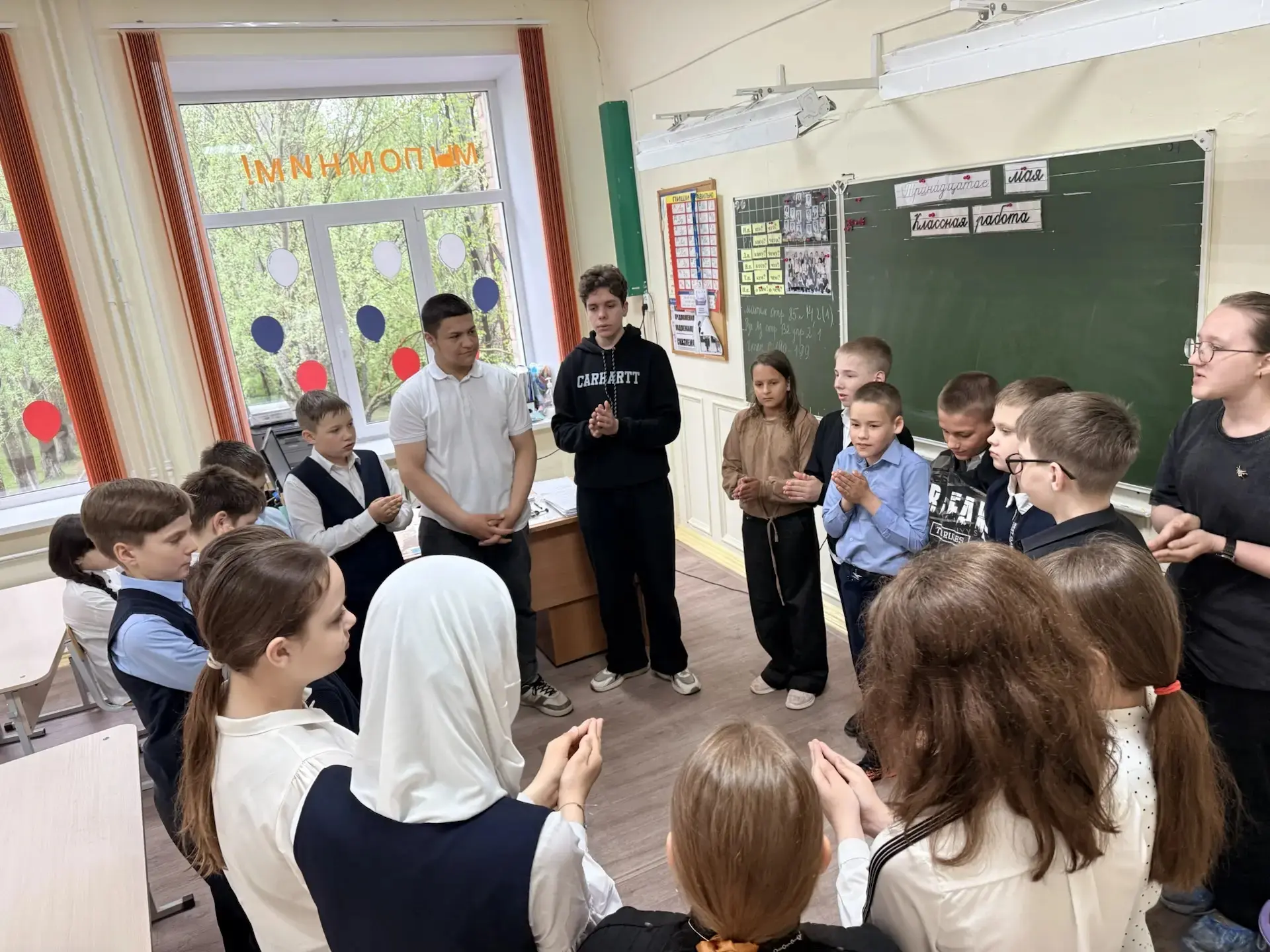 📚 Старшеклассники 10 «Б» класса психолого-педагогического направления МОУ СОШ №44 имени С.Ф. Баронен