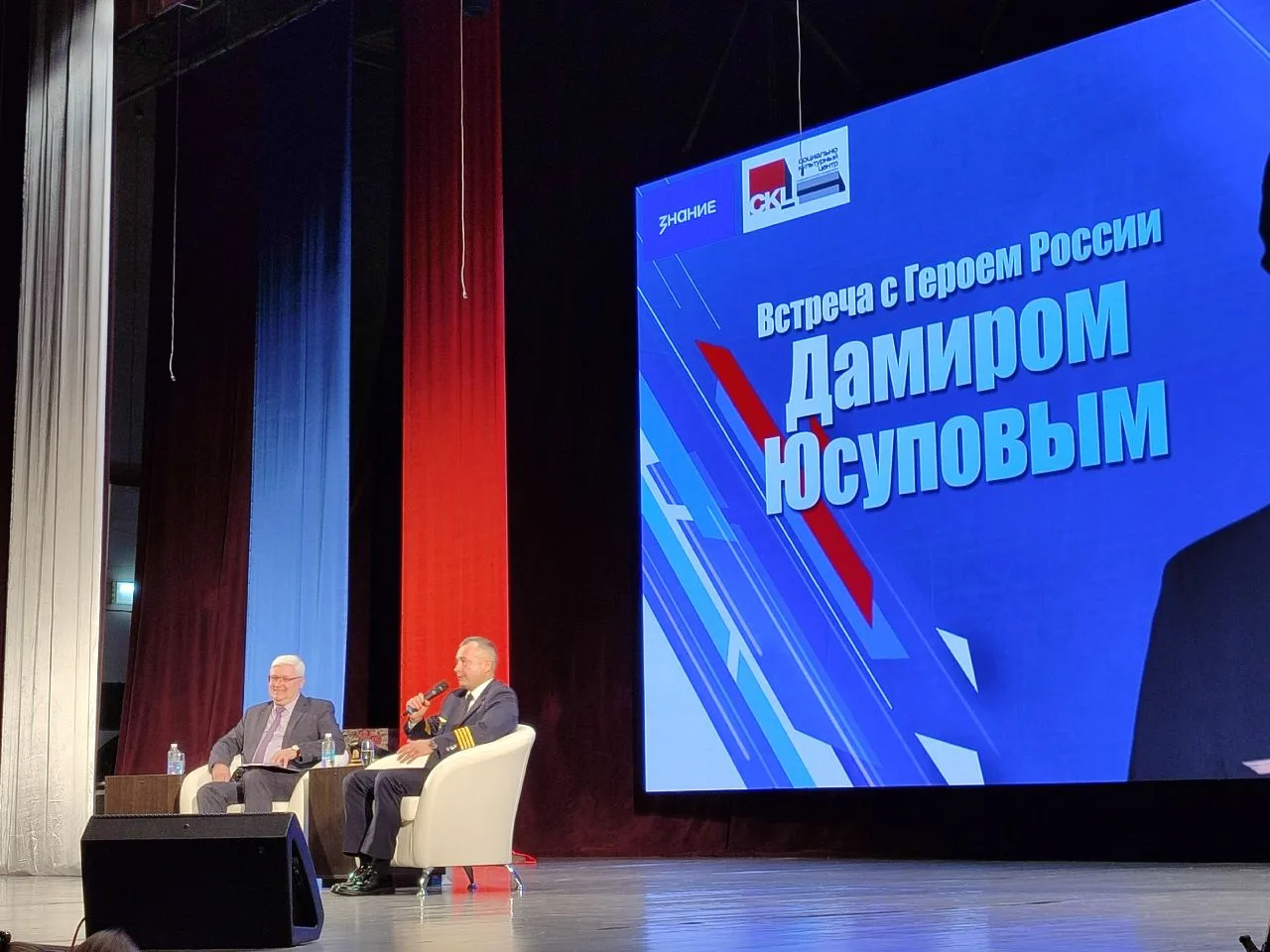✨Встреча с героем России: вдохновляющий диалог с Дамиром Юсуповым ✨   📜Нашим ребятам выпала поистине