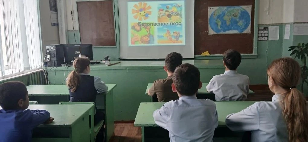 Сегодня с ученики 5-8 классов участвовали в информационной беседе " Мое безопасное лето"