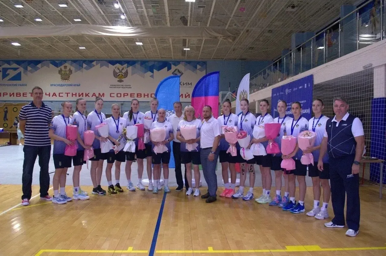 🏐 Сборная Краснодарского края — СЕРЕБРЯНЫЙ ПРИЗЁР! 🥈

Вот и прозвучал финальный свисток! XIII Летн