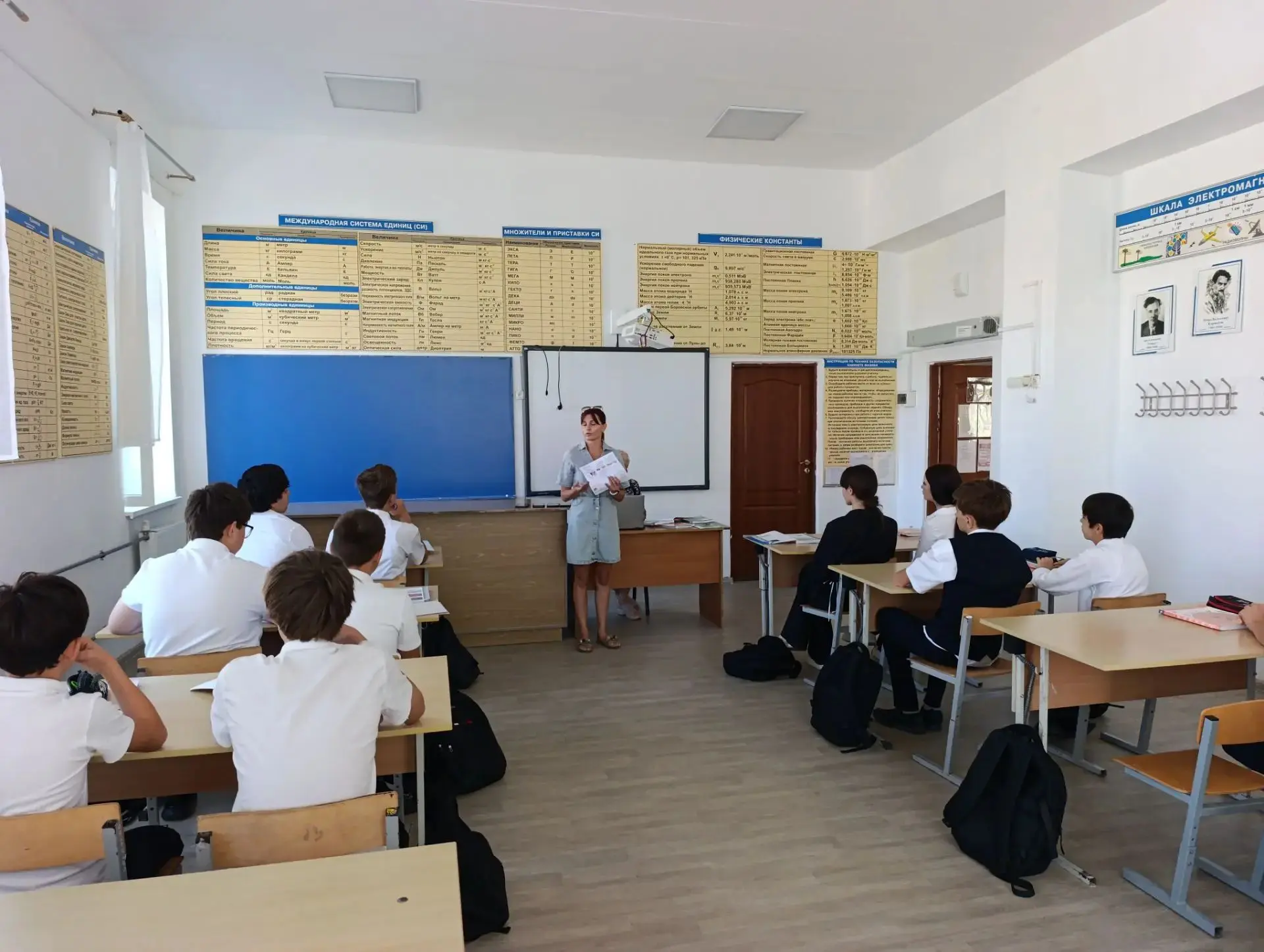 «Трезвость — выбор сильных»: в Солнечнодолинской школе прошла встреча с сотрудником соц...