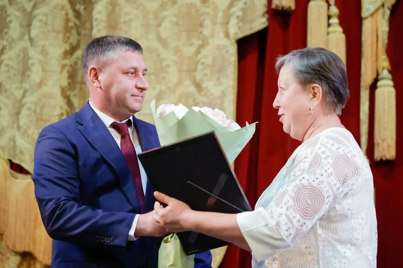 В драматическом театре имени Щепкина, расположенном в Белгороде, состоялась торжественн...