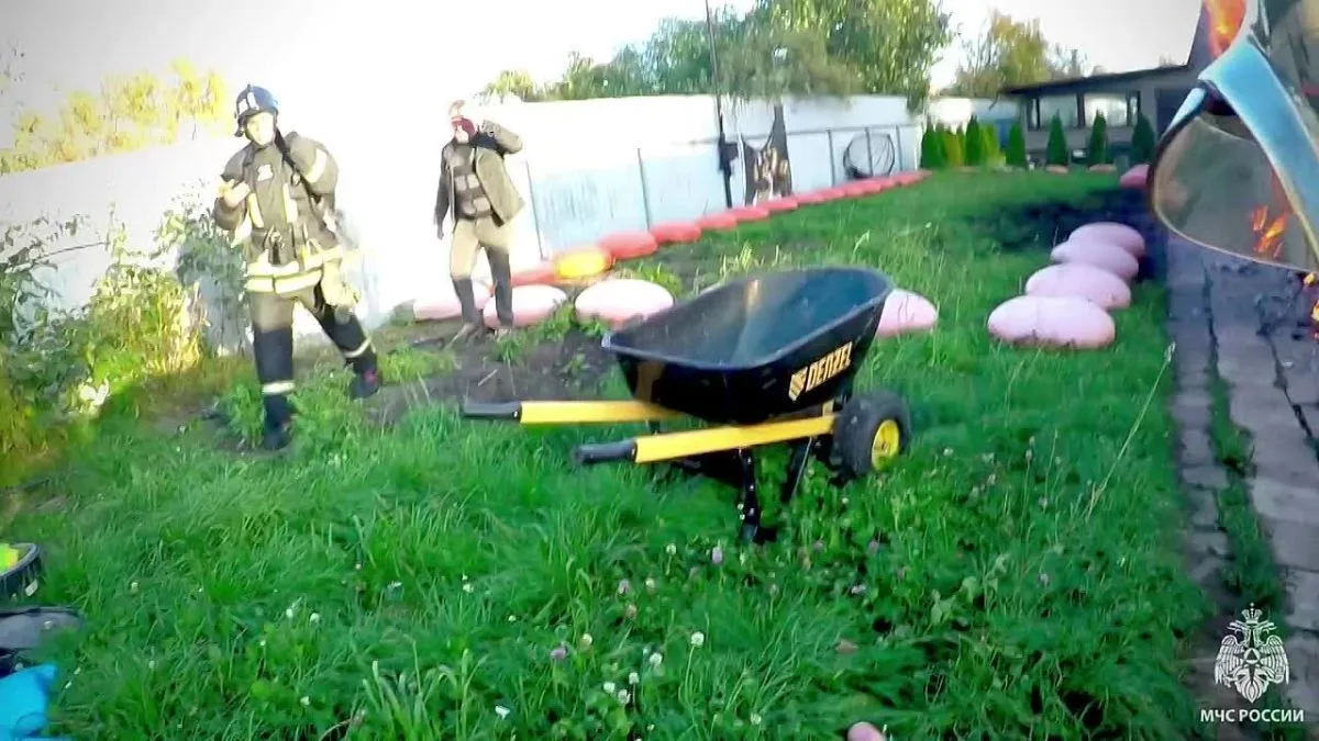 📌 Пожарный из Новомосковска показал борьбу с огнем своими глазами
