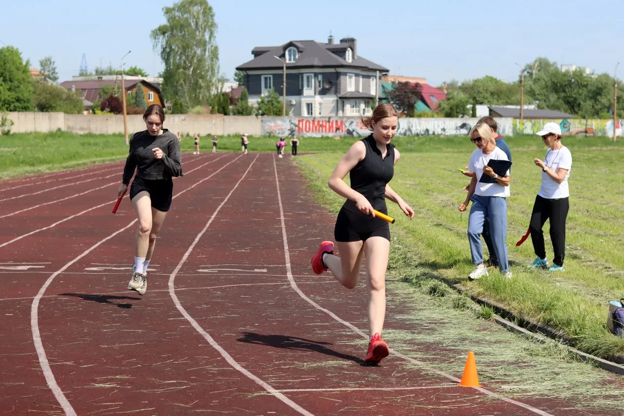 Ну спортсмены! Ну профи! 💪  – Гони, родная! Жми тапку, давай-давай-давай!  Вот это мы понимаем – под