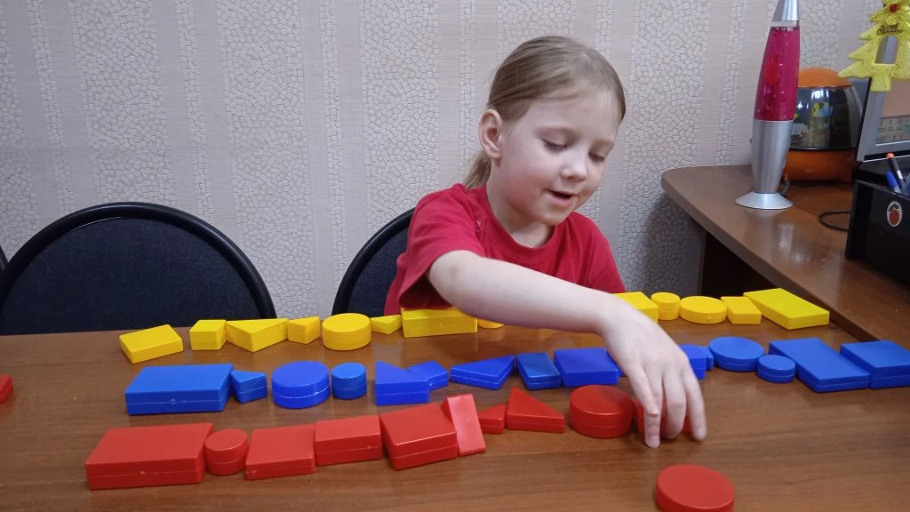 «Блоки Дьенеша: игра, развивающая мышление и память»