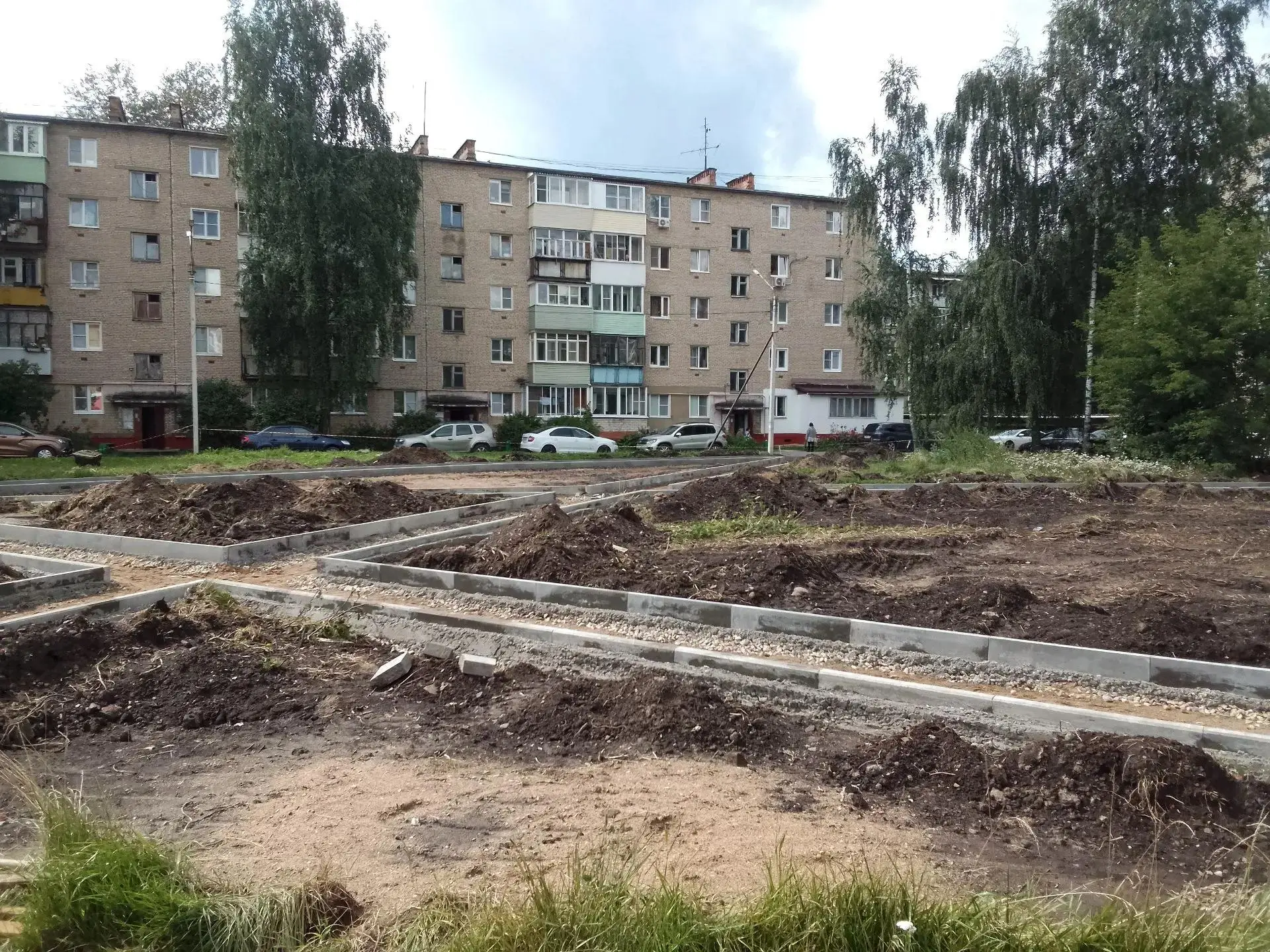 Стартовало обустройство детской игровой площадки со спортивным комплексом в Чкаловском микрорайоне

