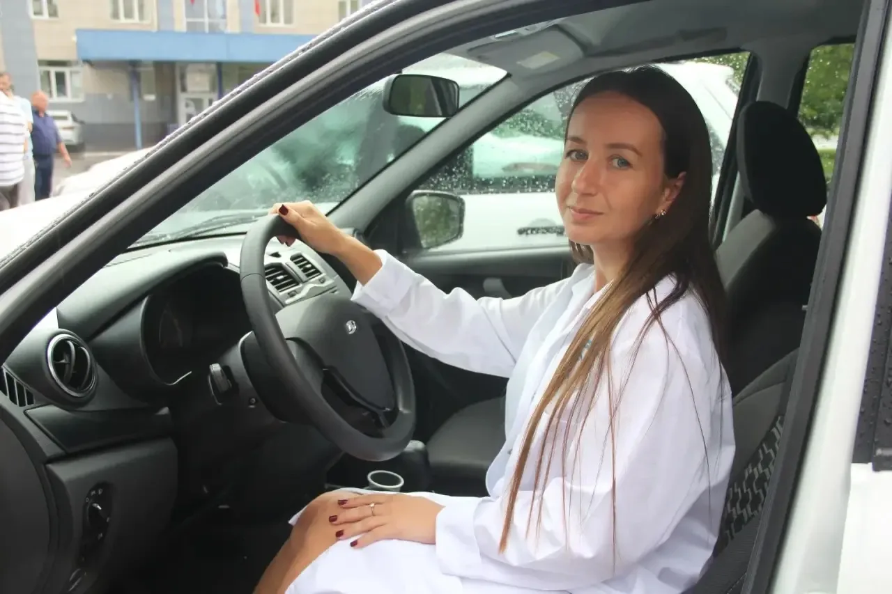 Больница в Рубцовске и фельдшерско-акушерские пункты края получили пять новых автомобил...