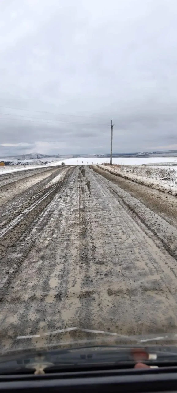 Снег также выпал в Чарышском районе.