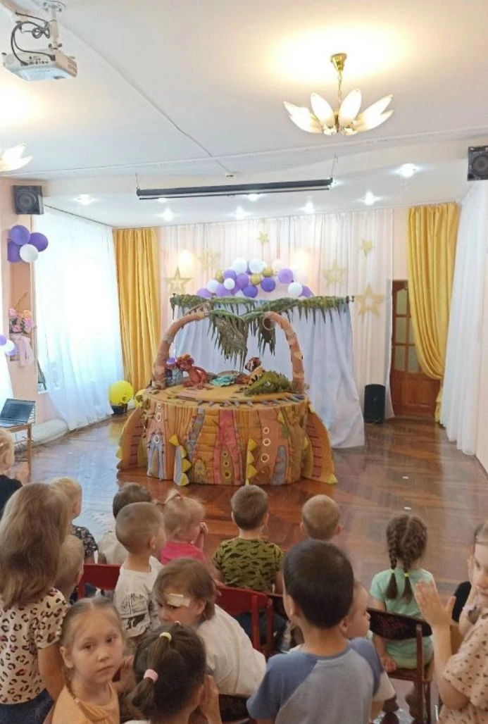 У нас в гостях областной кукольный театр с представлением "Как обрести друга".