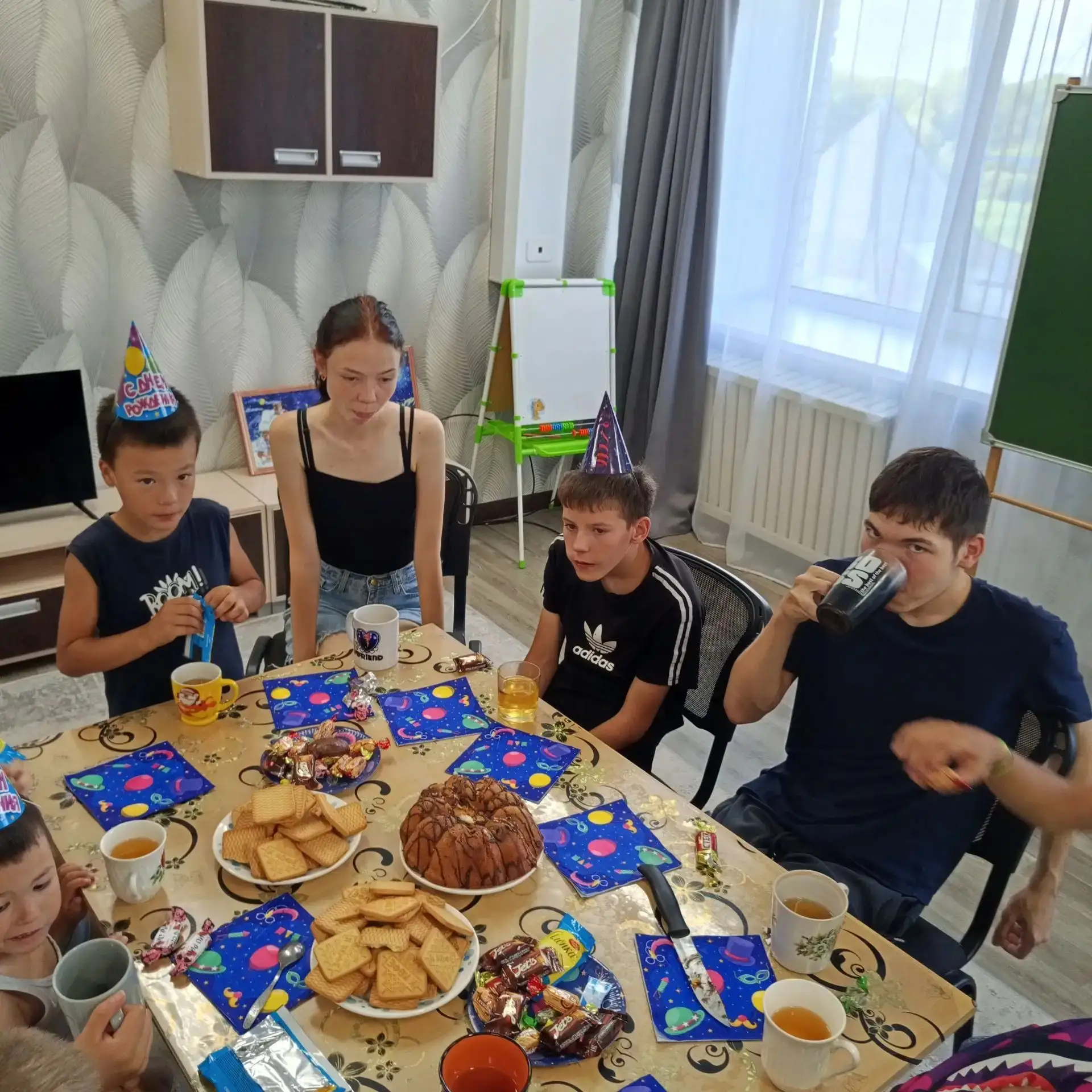 🥳Сегодня особенный день — нашему воспитаннику Руслану исполнилось 13 лет! 
🎉13 лет — это уже почти
