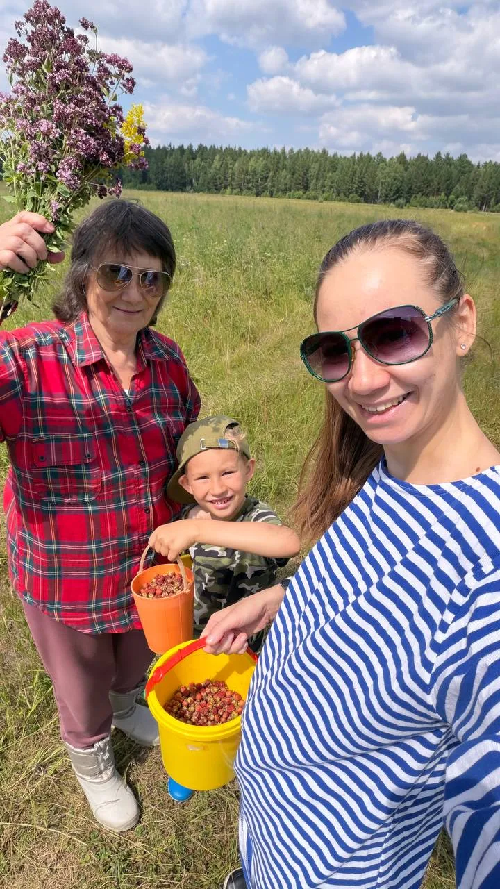 ❓Собираете клубнику летом

Что с ней делаете

Я когда выложила сторис, мне сказали, что это земляник