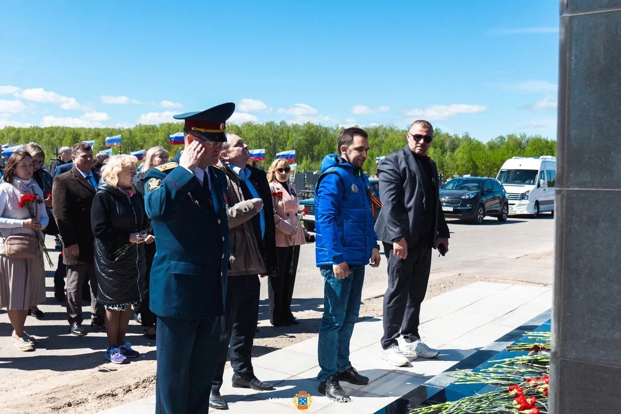 Память жива, пока мы помним.  Вместе с командой города почтили подвиг наших современников — участник