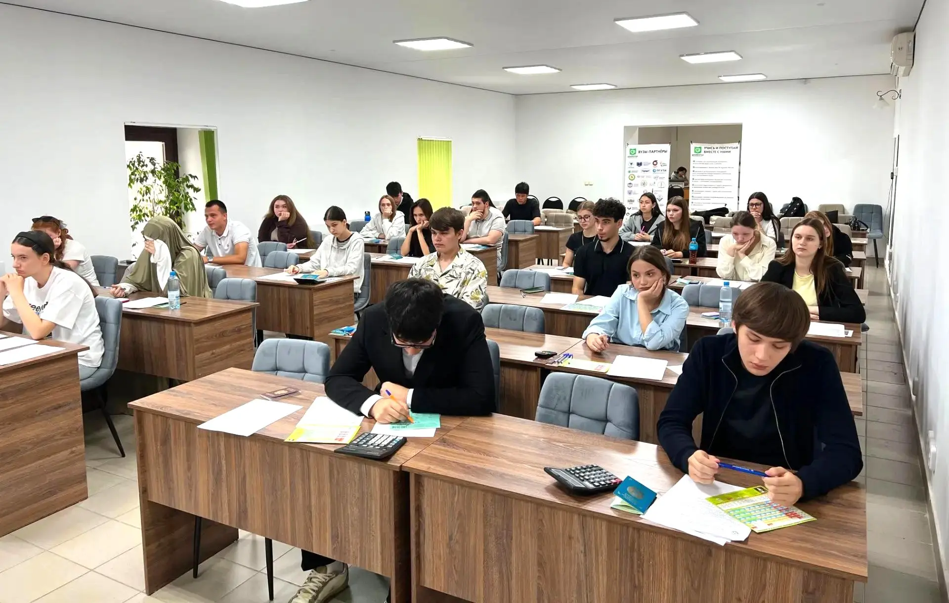 Вступительные испытания для абитуриентов ОрГМУ из Казахстана прошли в Уральске

28 выпускников школ 