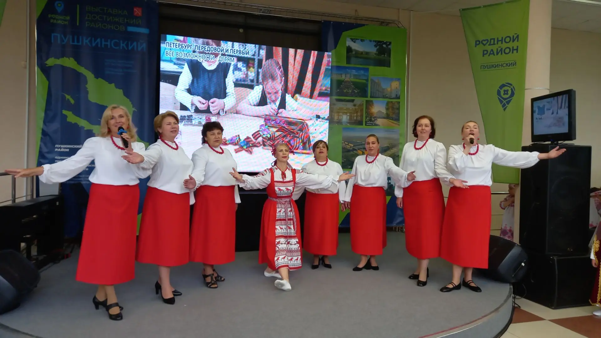 🎶 Сегодня на выставке «Родной район» в Доме молодёжи «Царскосельский» состоялось высту...