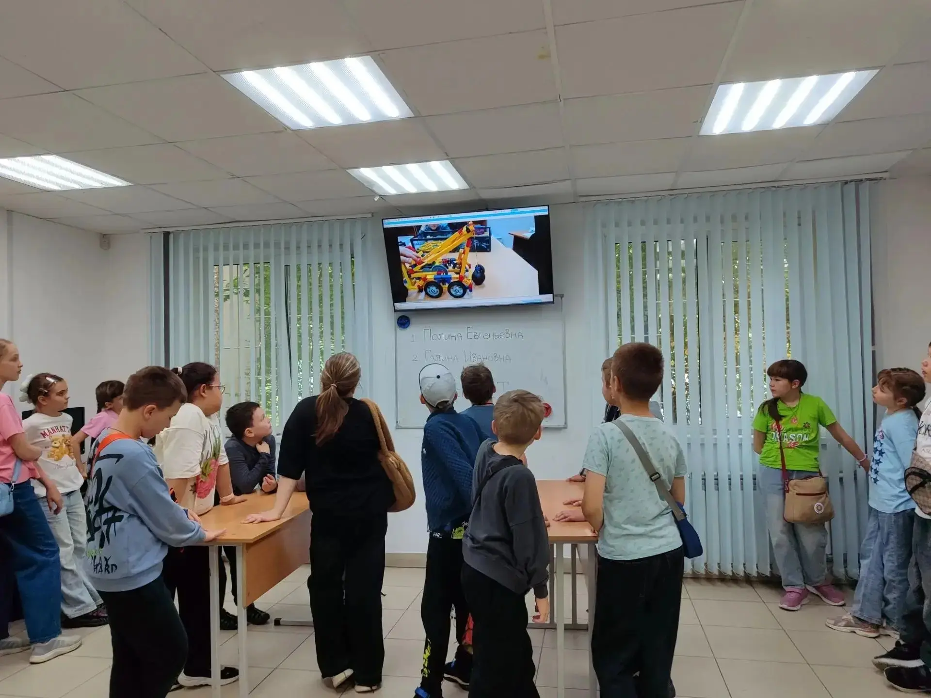Здравствуй, лето!
День 11й.
15 июня с самого утра город погрузился в серую пелену уныния. Мелкий, ну