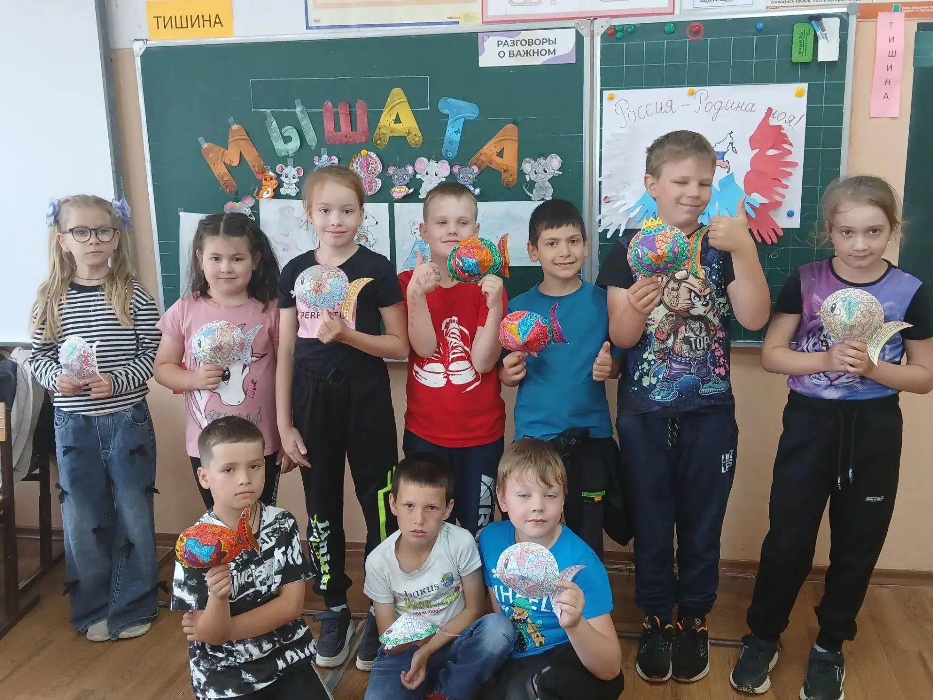 Несмотря на пасмурную погоду день пришкольного лагеря начался с зарядки. Бодрые и энерг...