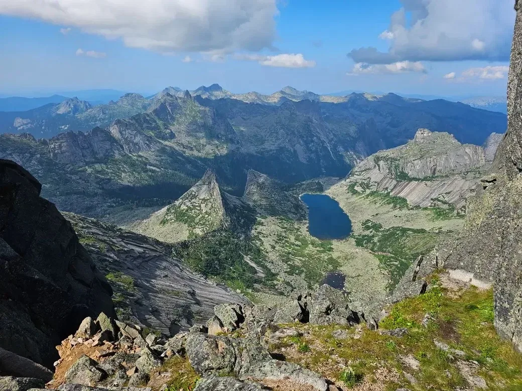 ✨ Сибирская жемчужина: Ергаки — место, где горы касаются неба 🏔️🌲
Если вы ищете красивые места в С
