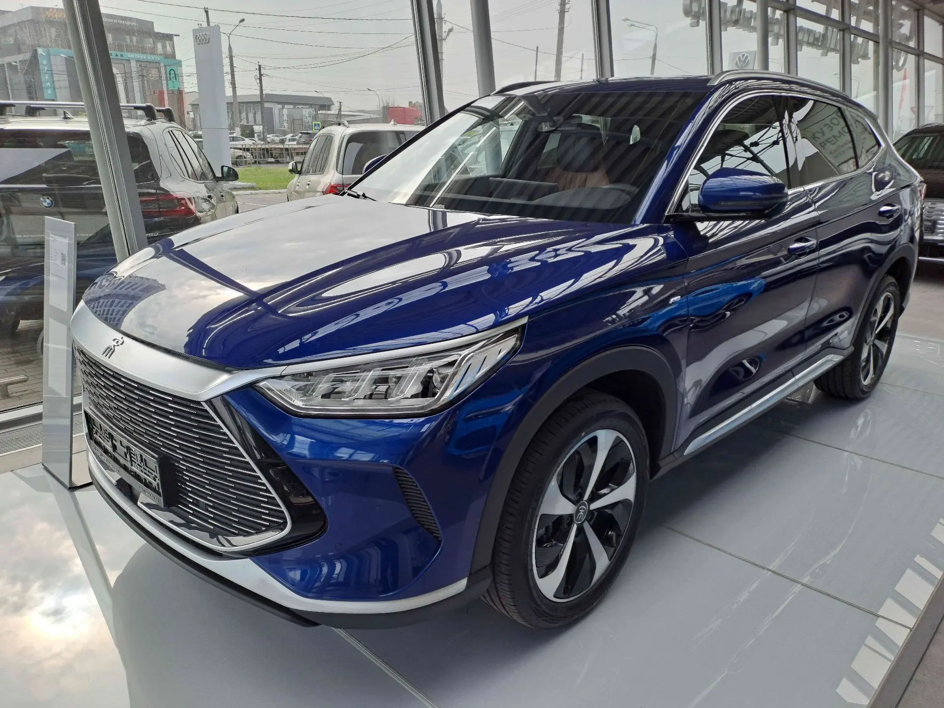 BYD Song Plus — гибридный кроссовер, который выбирают за экономичность и простор.