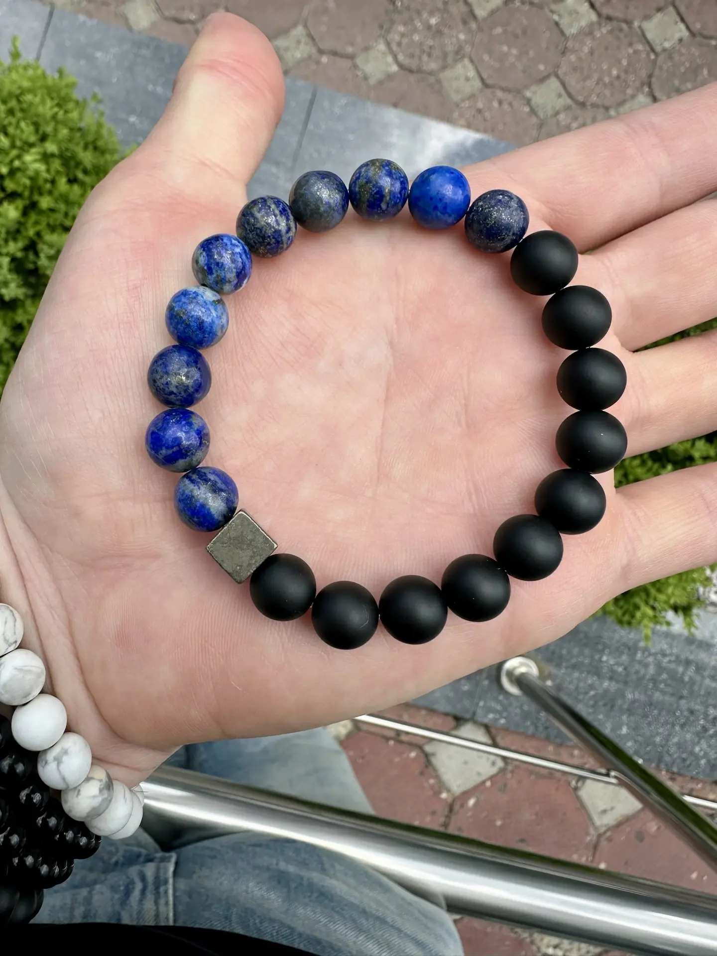 💙 Лазурит + чёрный матовый оникс + пирит. Сила неба, твёрдость земли, искра денег.