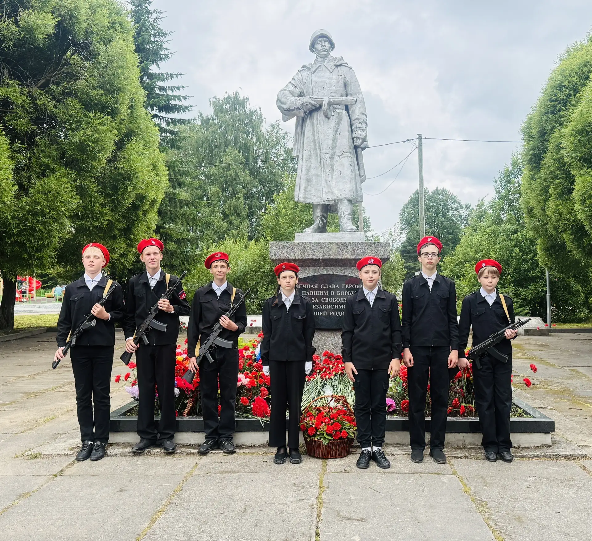 Сегодня Олонецкий район отмечает 82-ю годовщину освобождения от фашистских захватчиков🌹

В этот пам