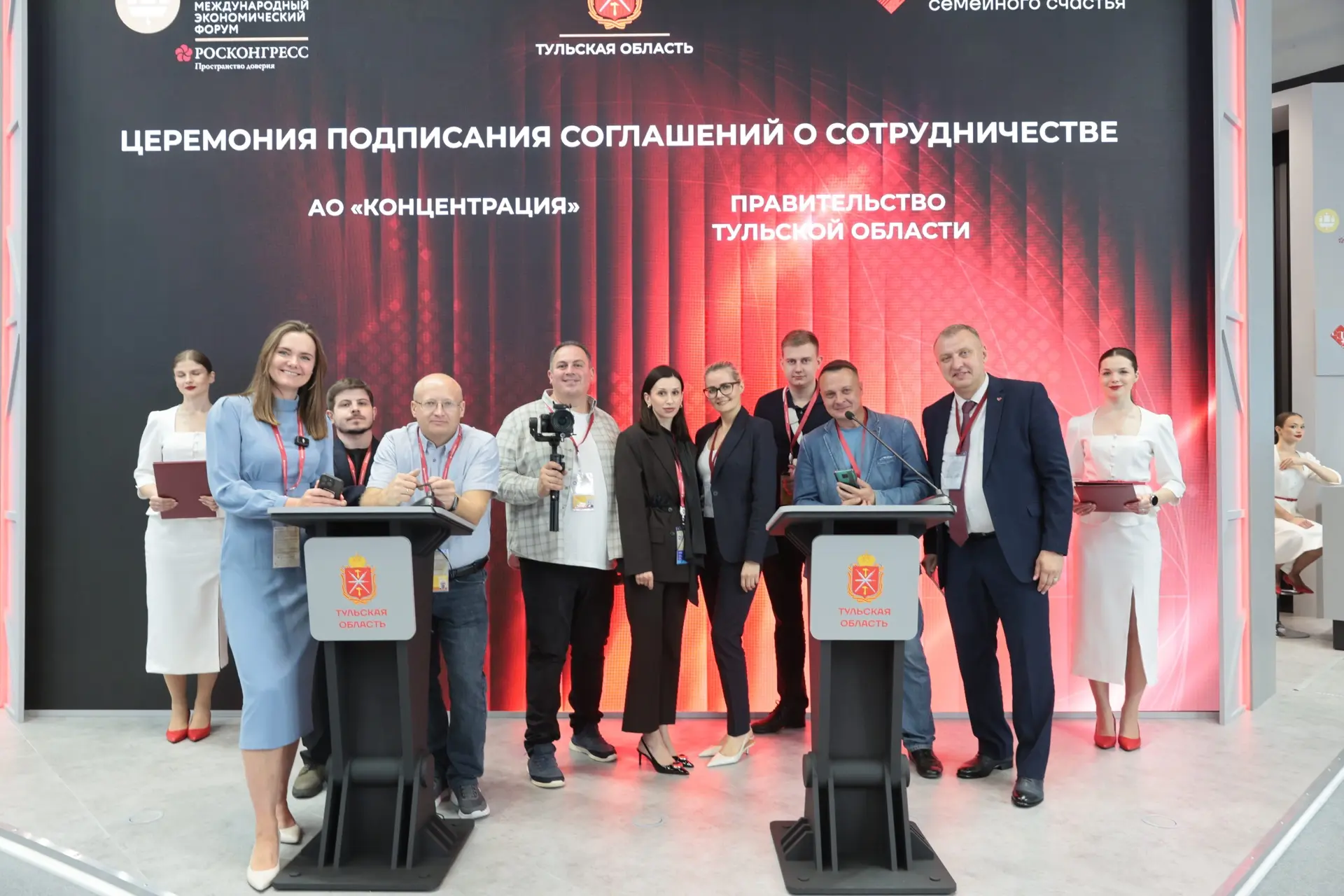 Этот вайб ПМЭФ-2026. Питер встретил нас летней погодой! Так гостеприимно!