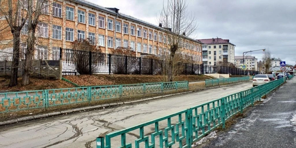 👀Мэрия Краснотурьинска ищет подрядчика, который починит мягкую кровлю в спортзале школ...