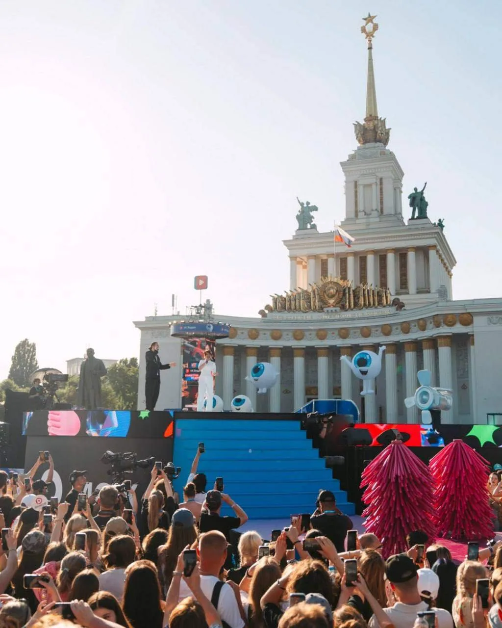 Нет, мы не плачем... Просто фото с VK Fest попали в глаза ❤️